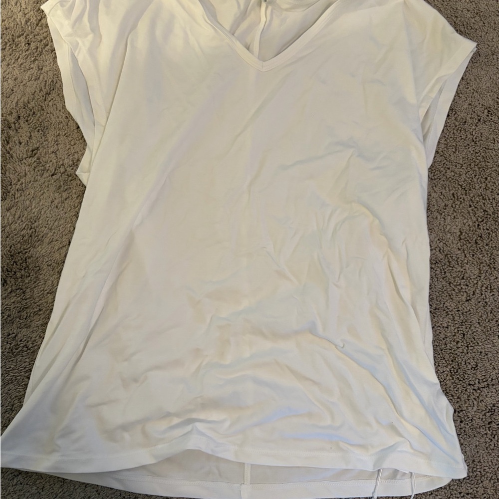 NWT HALARA White V‑Neck shirt XS